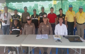ตรวจเยี่ยมข้าราชการตำรวจที่ปฏิบัติหน้าที่ จุดตรวจสัมพันธ์ สี่แยกต้นมะขาม