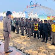 ปล่อยแถวและชี้แจงภารกิจให้กับข้าราชการตำรวจที่ปฏิบัติหน้าที งานโลกทะเลชุมพร ครั้งที่ 32